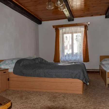 Ve Mlyne Apartment *